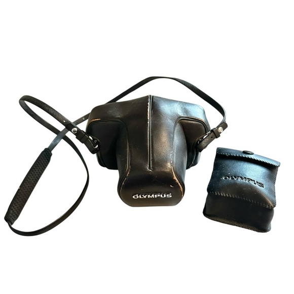 Vintage Olympus OM-1 35mm Photography Camera with Flash Attachment and Cases - Picture 15 of 16